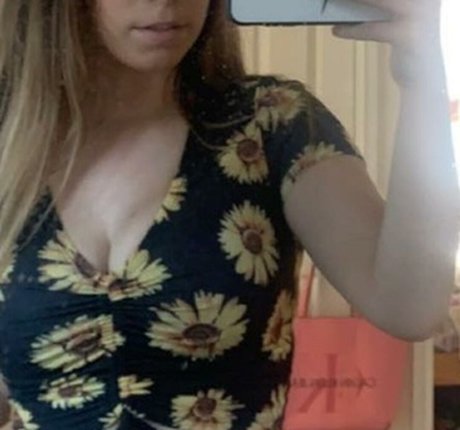 Lucy Scales top star galleries