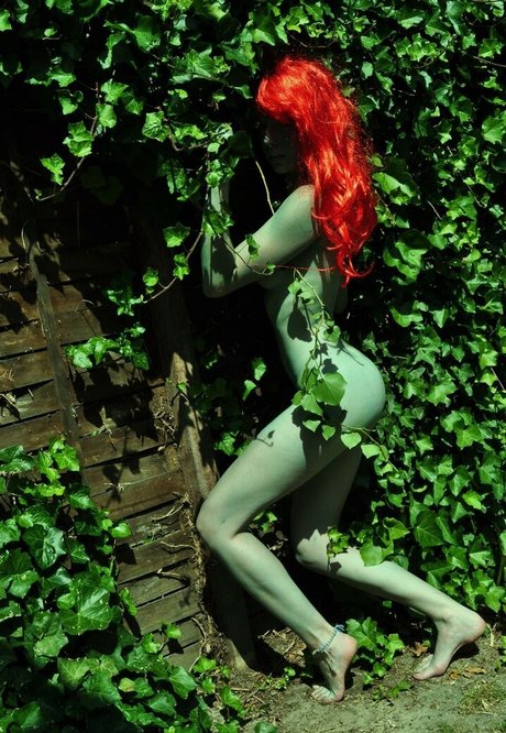 GroovyFlowerGirl pornographic model images