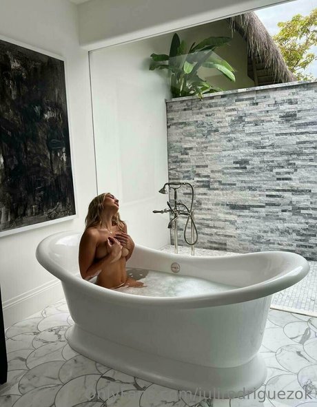 julirodriguezok pornstar top img