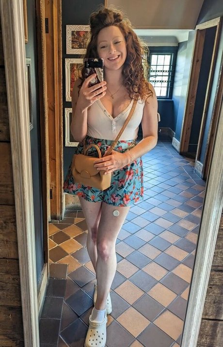 EmmaGraceGuitar adult model img