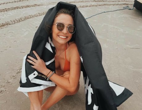 megreilyy model nude photo