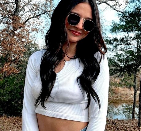 megreilyy best model images