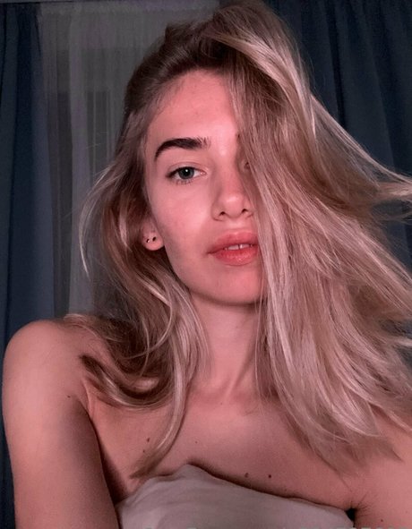 elisa holt pornstar nude picture
