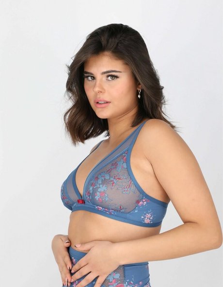 Michelle Algrabli nude star photo