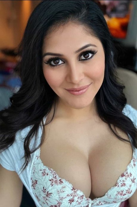 Damini Arora beautiful pornstar pic