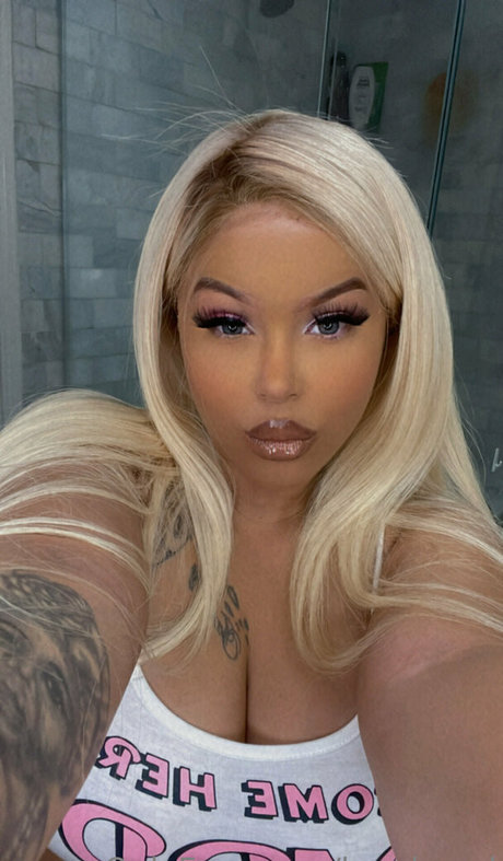 kyralaced model perfect images