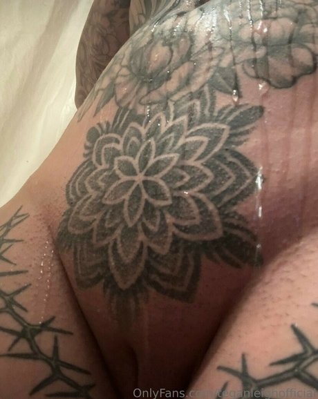 Teganleighofficial star top pic