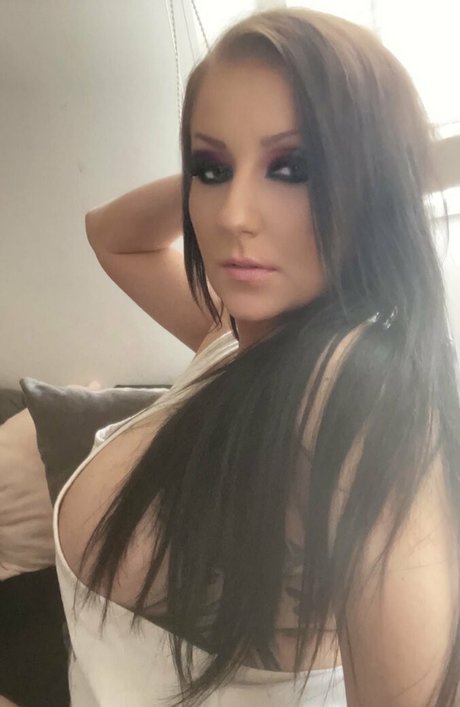 lucyluxonlyyyyy nice actress pic