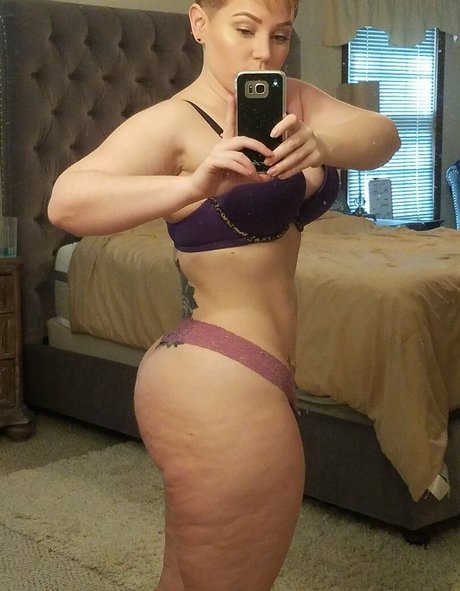 Caroline G free actress pic