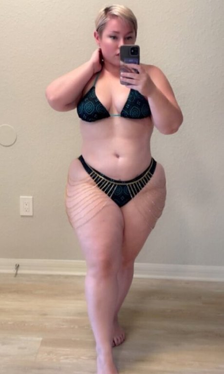 Caroline G model porn picture