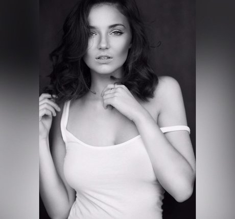 Sophie Wallace pornstar naked pics