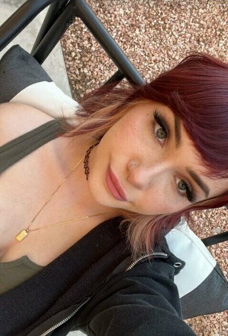 enrapturesg model hot pictures