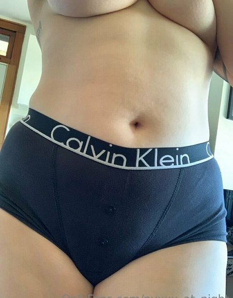 nyxxx at night beautiful model picture