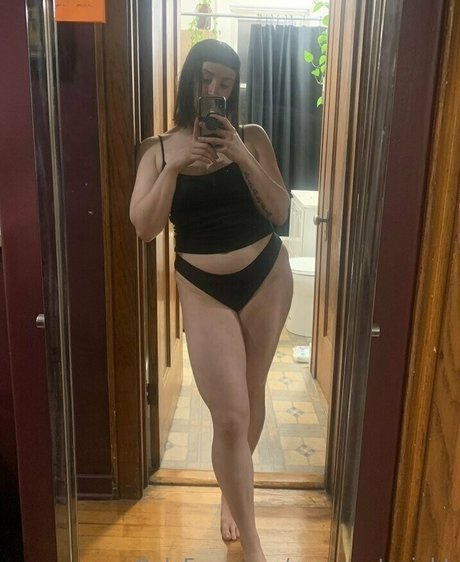 nyxxx at night Profile pic