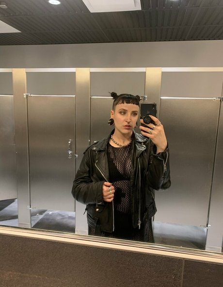 nyxxx at night naked pornstar pictures