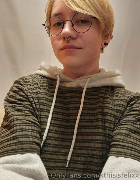 xthisisfelixx adult model pic