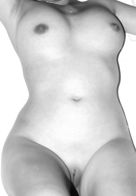 Nanaxir model perfect image