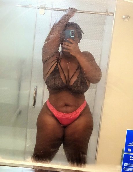 Marvelouslythiq model exclusive picture