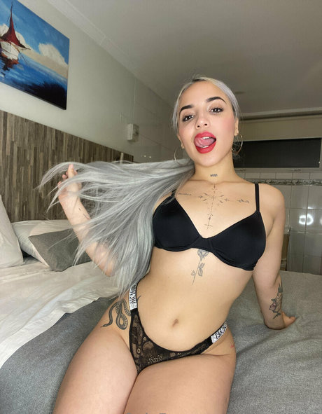 chanelle18 nice model pic