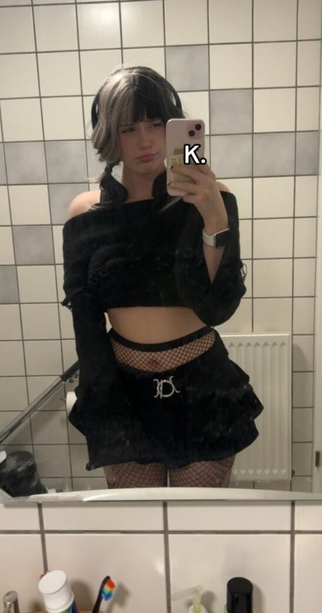 Pinkballzs adult model photo