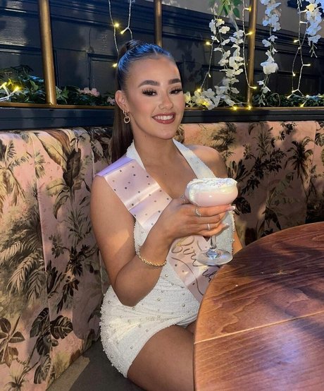 Sydney Etherington model sexy img