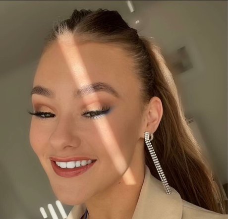 Sydney Etherington nude model galleries