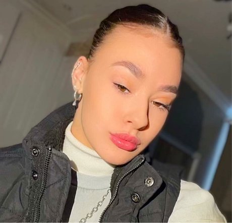 Sydney Etherington model beautiful photos