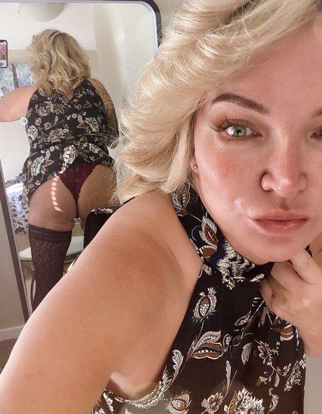 Erikka Devine hot model img