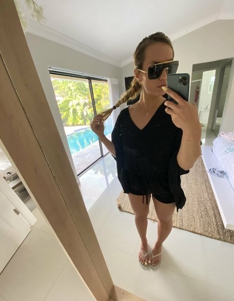 kelsimonroeofficial star hd image