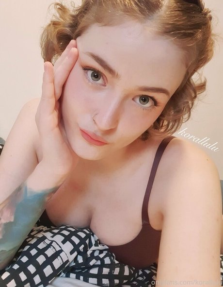 korallulu model hot pictures