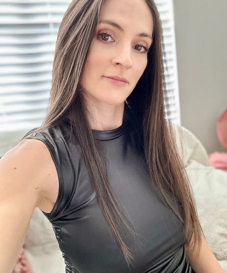 Aunna Harris hot actress picture