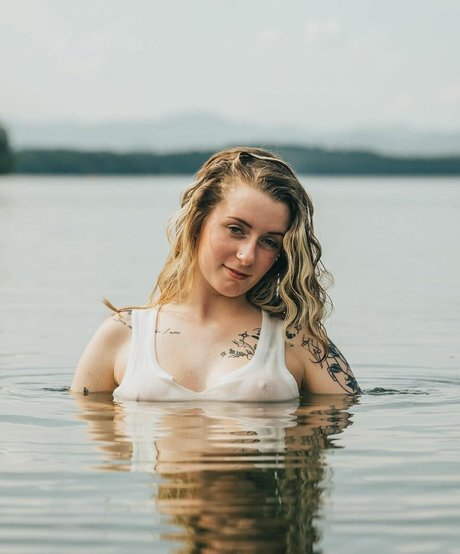 Minnietheentertainer naked pornstar picture