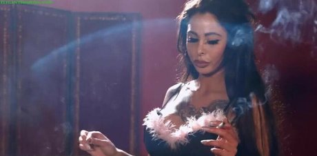 Chloe Lexus top model image