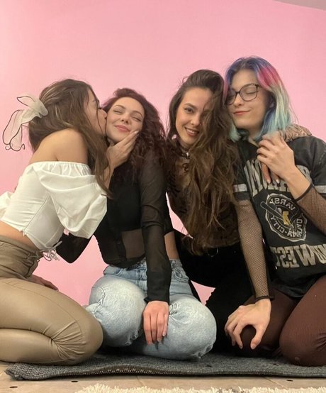 Foxy Laura model perfect picture