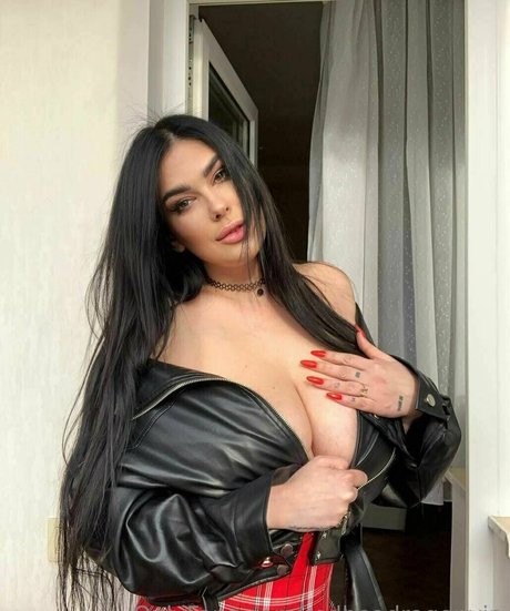 redheadragonvip erotic model pics