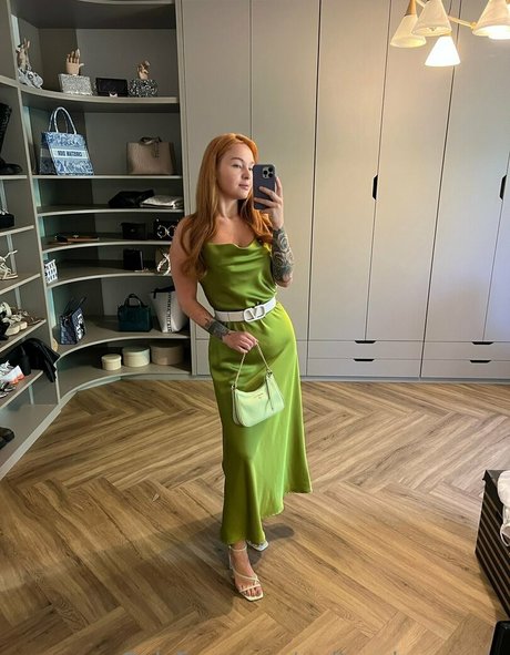 redheadragonvip model hot pic