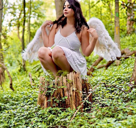 Jezz Angeles model erotic image