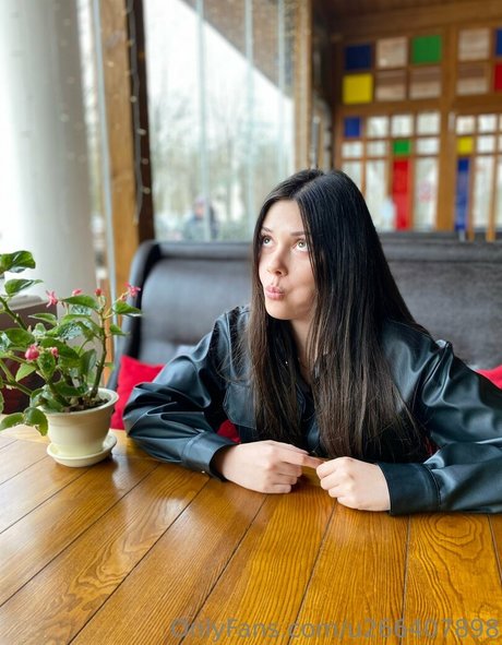 taste my nuts hot star pic