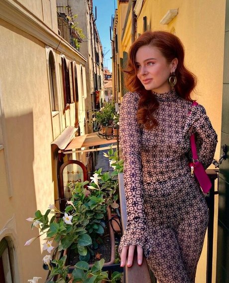 Hannah Laresa Smith beautiful star images