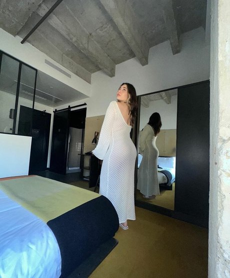 Shelby Young erotic star img