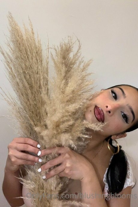 blushingblooms model nice pic