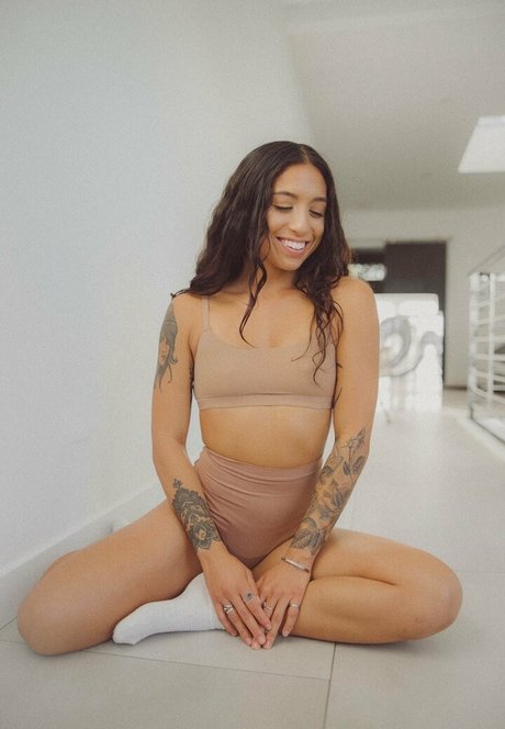 winniehoney exclusive pornstar img