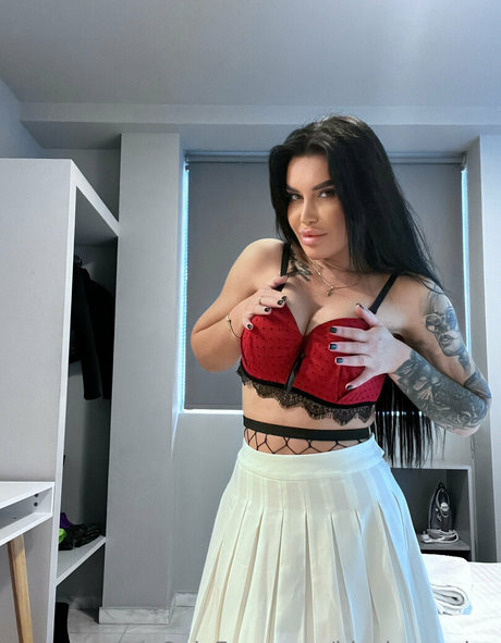 black monica hd model picture