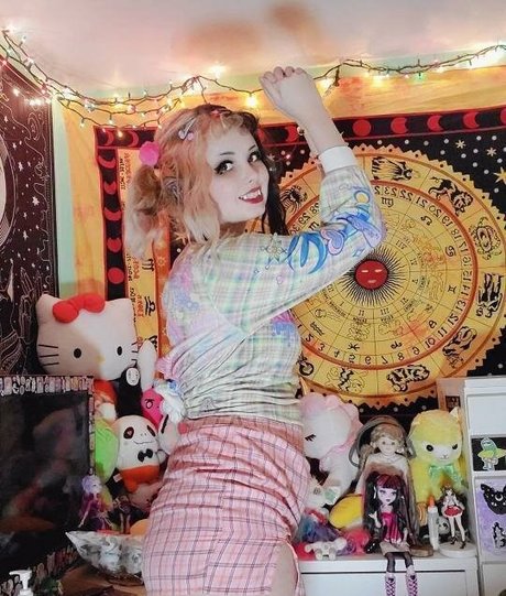 dracculala beautiful model img