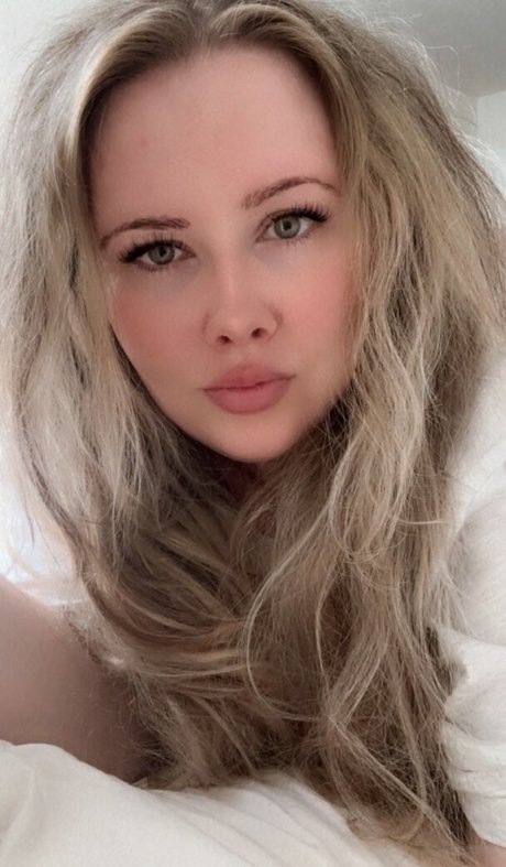 Traycee model beautiful photos