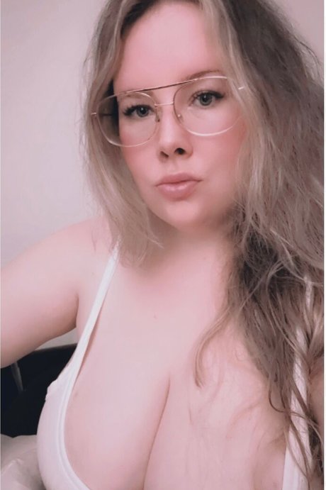 Traycee perfect model image