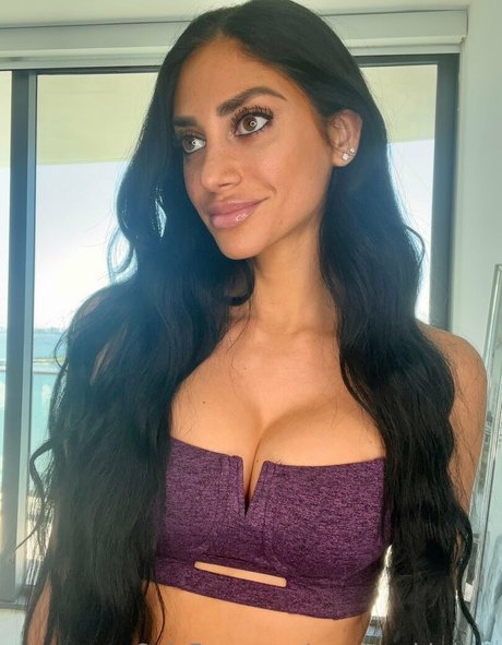 gym goddessss beautiful model image