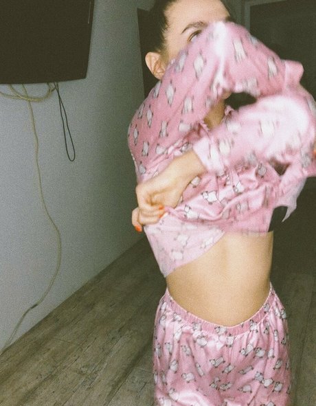 krisstile free model picture