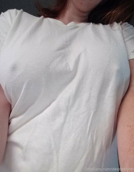 deedeelynn naked model image