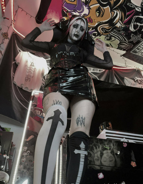 dollyhorror beautiful star img